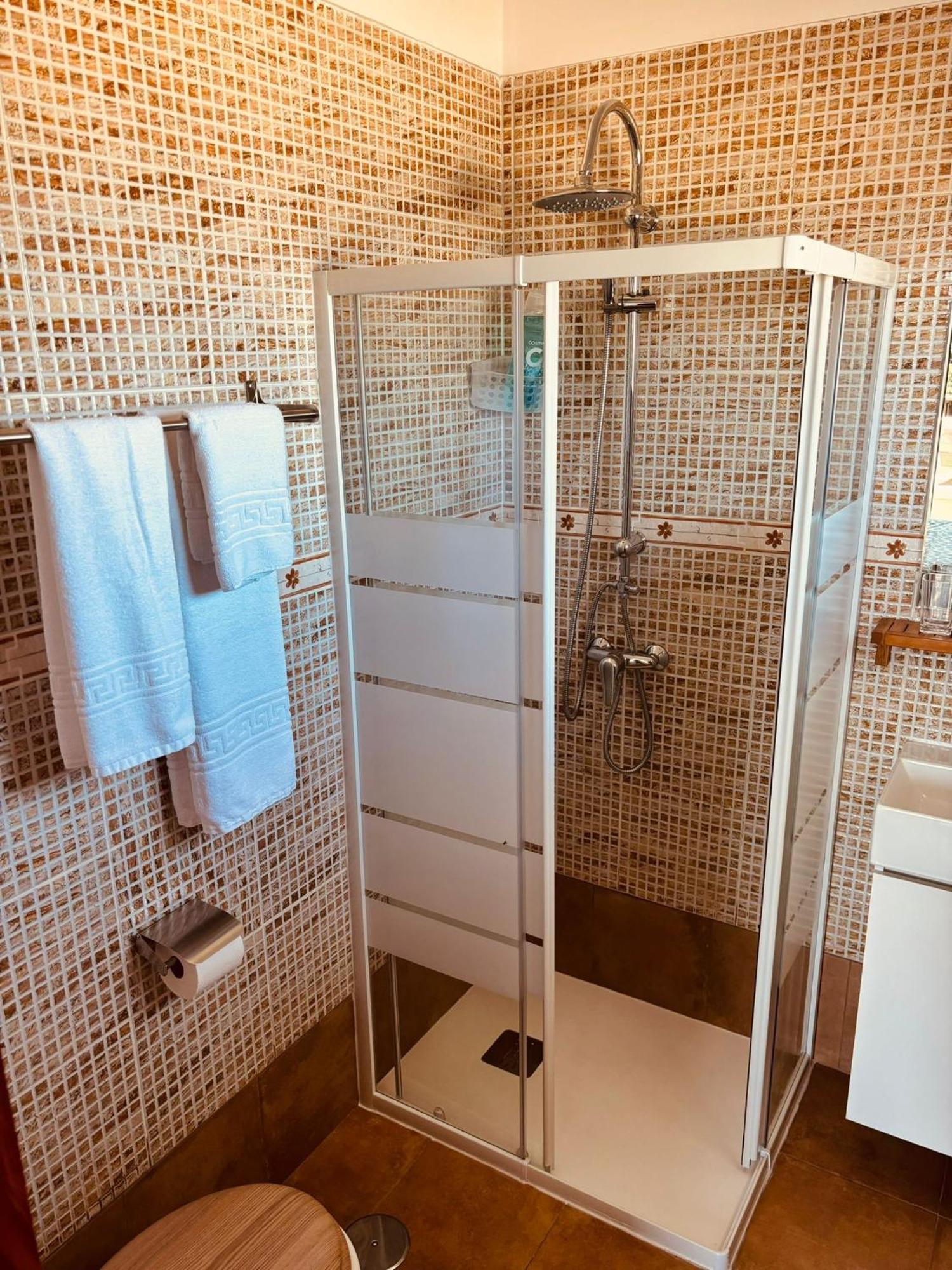 Small Double Room,1743038699:JPEG